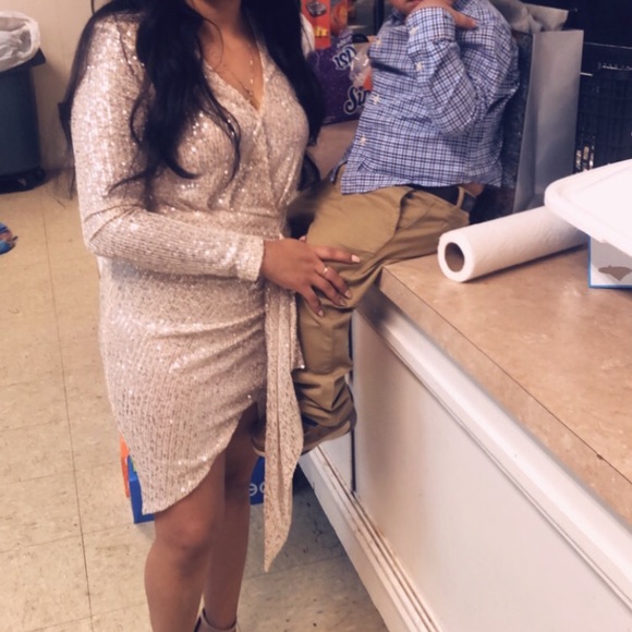 Dress - Picture 3 of 3